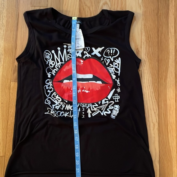 Miss Popular Juniors Sleeveless Top with Red Lips Graphic Size Medium - Picture 5 of 5